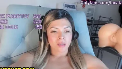 Shemale Playing With Her Genitals